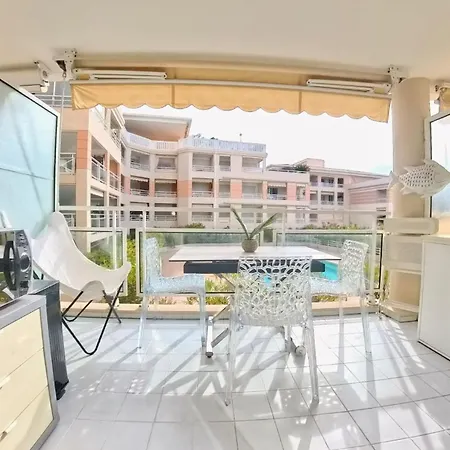 公寓 Golfe-juan, Grand T1 Lumineux , Piscine , Parking & Pour 4 Personnes 戈尔夫瑞昂