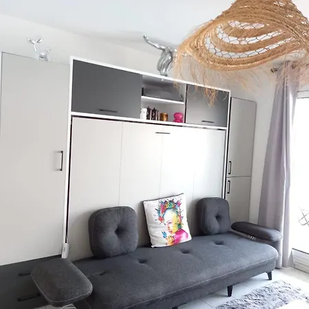 Golfe-juan, Grand T1 Lumineux , Piscine , Parking & Pour 4 Personnes 公寓 戈尔夫瑞昂