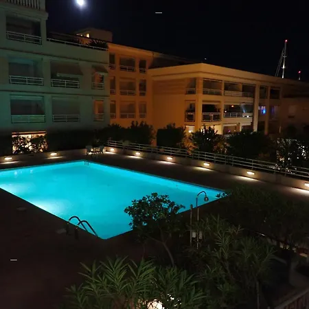 Escapade Cote D'azur T1 Pour 4 Avec Piscine & Garage Lumineux A Golfe-juan Vallauris