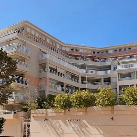 Apartment Golfe-juan, Grand T1 Lumineux , Piscine , Parking & Pour 4 Personnes