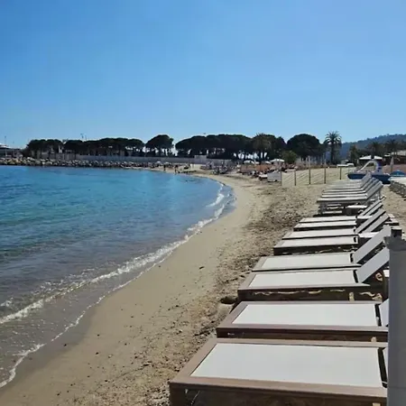 Golfe-juan, Grand T1 Lumineux , Piscine , Parking & Pour 4 Personnes * Golfe-Juan